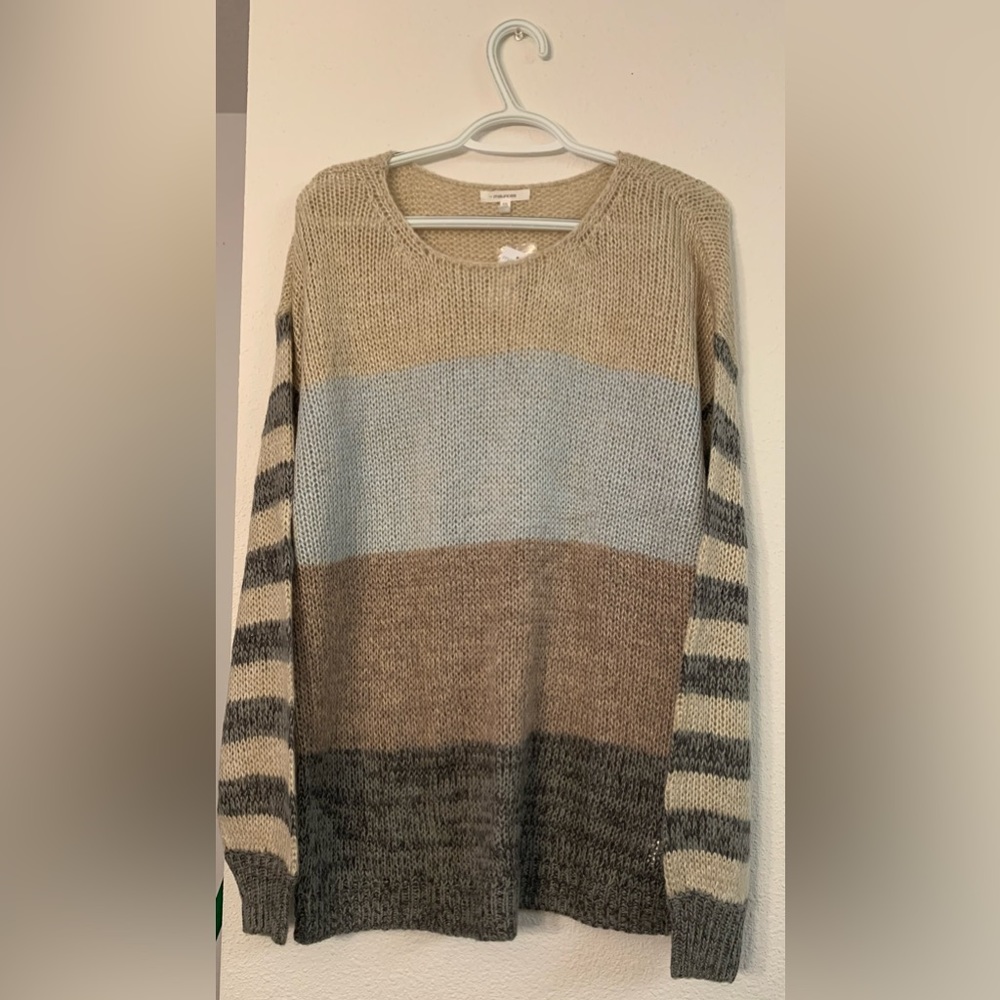 Maurice’s Size 0 (14w) Color block sweater